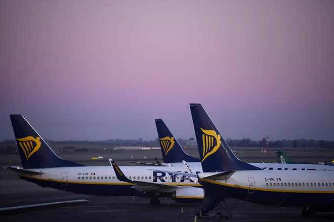 Ryanair je danes in jutri odpovedal 600 letov, kar je potovalne načrte spremenilo več kot 50.000 potnikom. FOTO: Clodagh Kilcoyne/Reuters