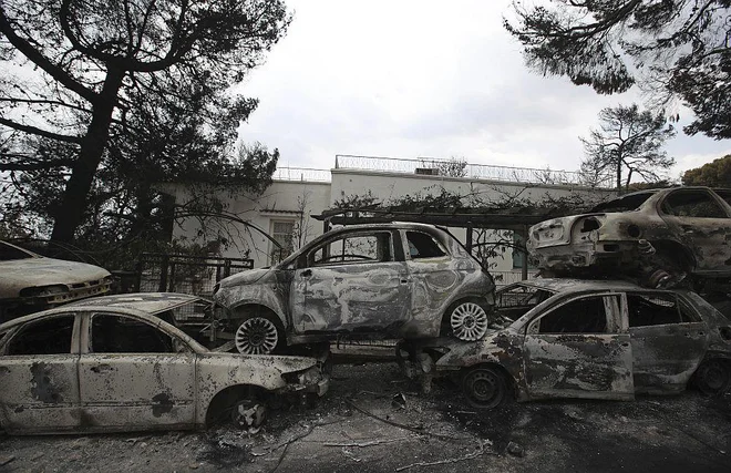 Mati je priljubljeno letovišče med družinami z majhnimi otroki in upokojenci. Letošnje poletje jim bo ostalo v grozljivem spominu. FOTO: AP