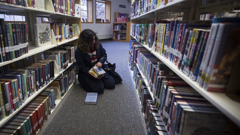 Fotografija: Leta 2016 so imele ameriške javne knjižnice 171 milijonov registriranih uporabnikov, ki so opravili 1,35 milijarde obiskov. FOTO: Reuters