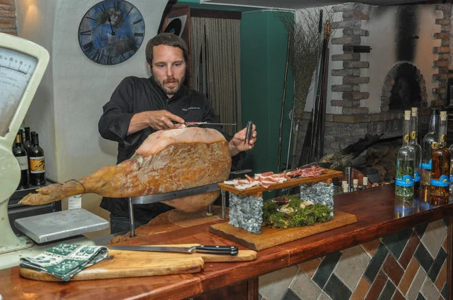 Ago Špacapan - novi rezi v tradicionalni kraški gostilni<br />
FOTO Uroš Mencinger