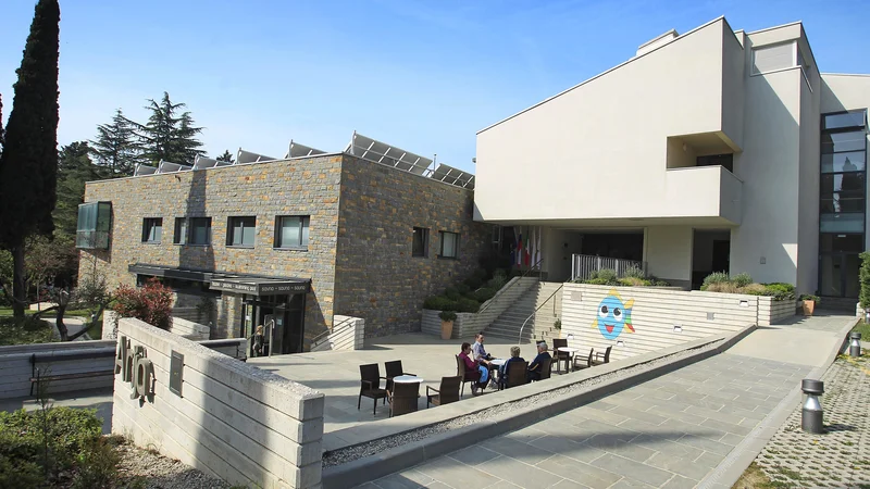 Fotografija: Neporavnane obveznosti do izvajalcev za hotel Arija bi morali poravnati iz stečajne mase Vegrada, ne pa da jih naložijo humanitarcem, meni Alojz Kovačič, zakoniti zastopnik RKS. Foto Leon Vidic