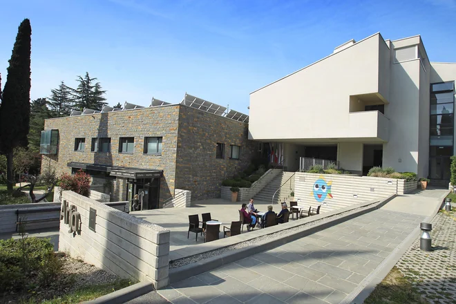Neporavnane obveznosti do izvajalcev za hotel Arija bi morali poravnati iz stečajne mase Vegrada, ne pa da jih naložijo humanitarcem, meni Alojz Kovačič, zakoniti zastopnik RKS. Foto Leon Vidic