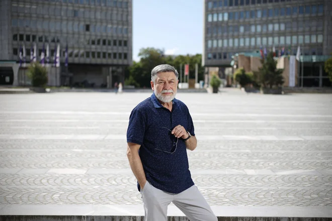 Dr. Peter Krečič, umetnostni zgodovinar na Trgu republike. FOTO: Leon Vidic