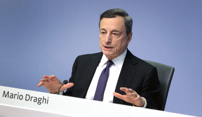 Mario Draghi, Predsednik ECB, bo kot kaže prvi vodilni v zgodovini ustanove, ki v svojem mandatu ne bo spremenil ključne obrestne mere.&nbsp; Foto Daniel Roland Afp