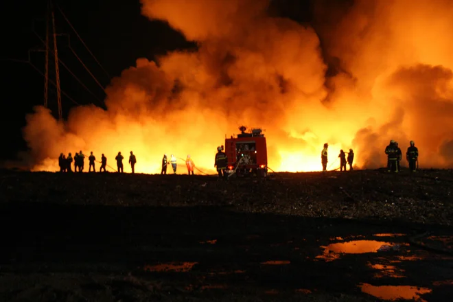 Na odlagališču gum je poleti leta 2008 zagorelo. <br />
Foto: Jani Dolinšek