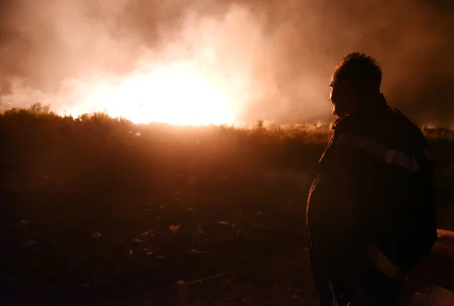 Današnji požar je že tretji v bližini mesta Zadar v letošnji poletni sezoni. FOTO: Stringer/Afp