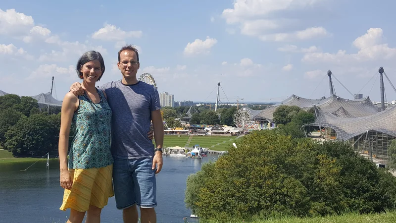 Fotografija: Primož Golob in njegovo dekle Sara Martin Albina živita v središču Münchna: »Najemnine so šle v vseh velikih mestih v nebo in še kar rastejo.«
FOTO osebni arhiv