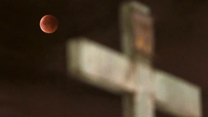 Lunini mrki še danes burijo domišljijo. FOTO: David W Cerny/Reuters