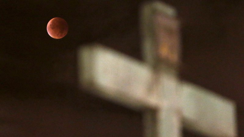 Fotografija: Lunini mrki še danes burijo domišljijo. FOTO: David W Cerny/Reuters