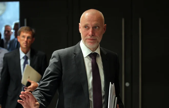Milan Brglez je moral iz SMC, ker se je ponujal za predsednika DZ, mesto, ki ga želi tudi predsednik stranke Miro Cerar. FOTO: Blaž Samec/Delo