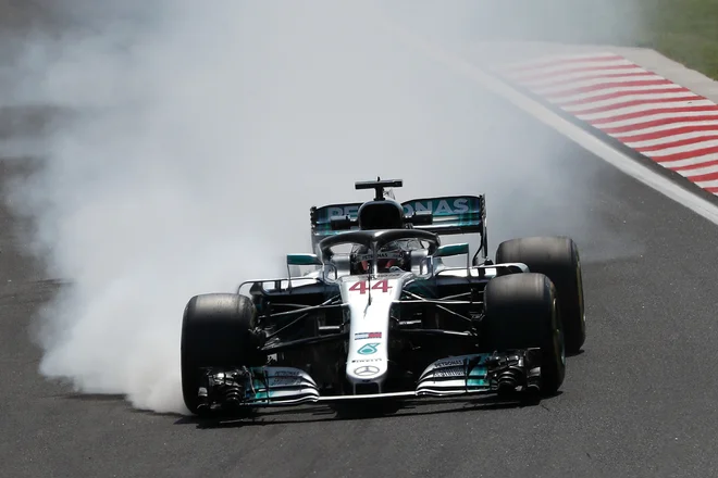 Mercedesov dirkač Lewis Hamilton se že zelo veseli izziva, ki ga čaka na Hungaroringu. FOTO: AFP