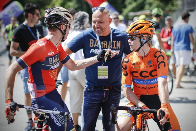 Milan Eržen (v sredini, levo Borut Božič, desno Jan Tratnik) je skeptičen glede tega, kako bodo znali v slovenskih klubih zajahati Rogličev val. FOTO: Uroš Hočevar/Delo