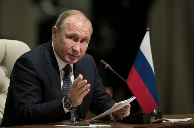 Putin med vrhom voditeljev Bricsa v Johannesburgu. FOTO: Gulshan Khan/AFP