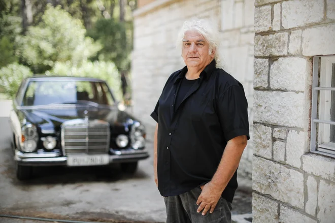 V zadnjih letih pred smrtjo se je v boksarjevi družbi večkrat znašel Bruno Langer iz kultne puljske skupine Atomsko sklonište: »Sijajno je pel, imel je izjemen posluh, bil je bolj nadarjen za glasbo kot jaz. Kadar smo v družbi zapeli, je bil najglas