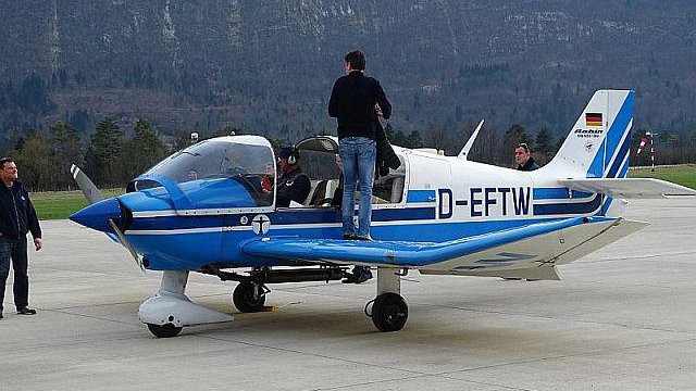 Fotografija: Pilot je umrl med strmoglavljenjem letala Robin DR400. FOTO: Letališče Bovec
