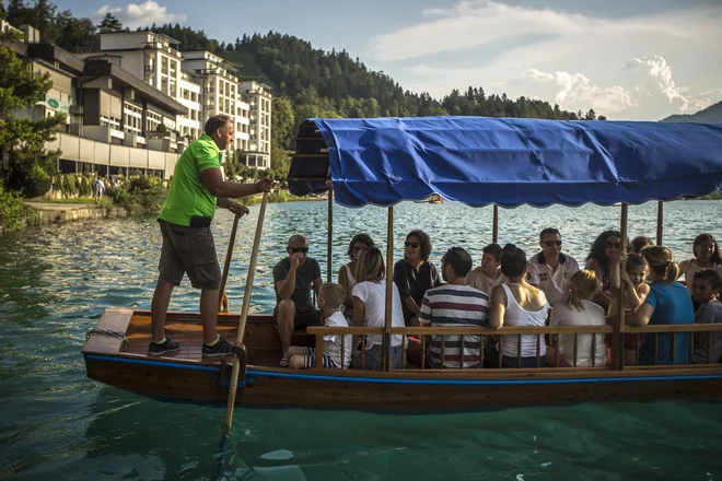 Z razmahom turističnega gospodarstva in po zgledu mladinskih prenočišč so priložnost za postranski zaslužek začutili številni domačini z Bleda. FOTO: Voranc Vogel