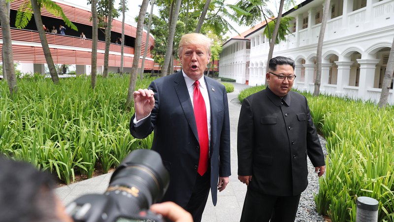 Fotografija: Donald Trump in Kim Džong Un FOTO: Jonathan Ernst/Reuters