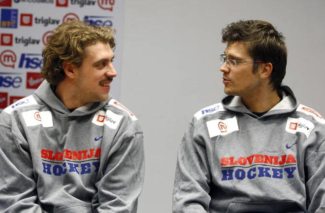 Rodman z zvezdnikom NHL Anžetom Kopitarjem (levo). FOTO: Aleš Černivec