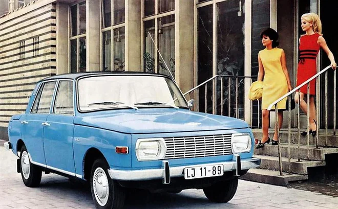 Zaradi rjaveče karoserije, slabe izdelave, hrupnosti in umazanega motorja, ki je deloval na mešanico bencina in olja, ni bil wartburg nikoli izjemen avtomobil. FOTO: Wartburg