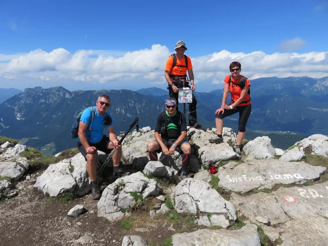 Na vrhu Raduhe (z leve) Drago Kure, Stane Zlatinek, Igor Košir in Irena Kure FOTO: Osebni arhiv Staneta Zlatinka