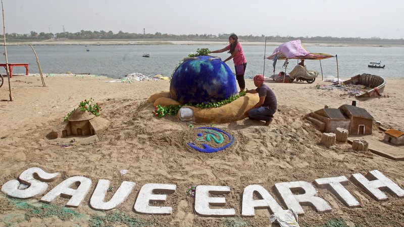 Fotografija: Ekološki dolg je simbol za opozarjanje, da je človeštvo preseglo meje planeta. FOTO: Reuters