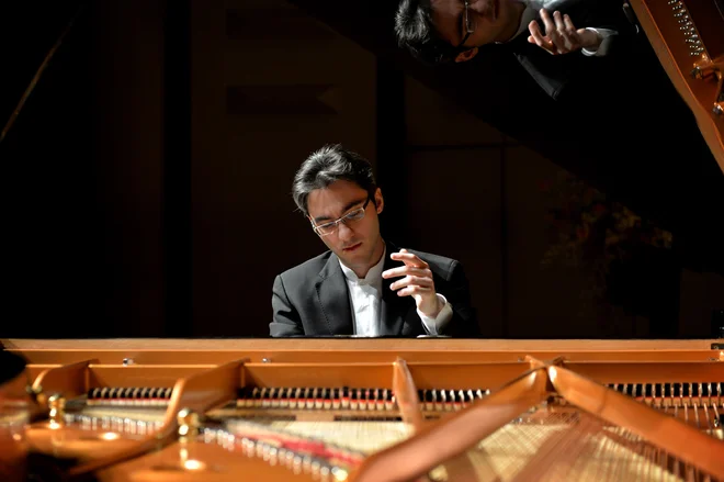 Pianist Aleksander Gadžijev je z orkestrom debitiral že pri devetih letih. Foto Internet