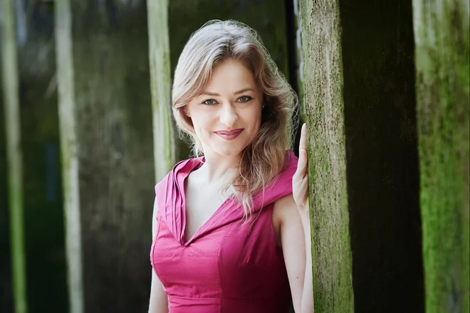 Sopranistka Nika Gorič bo nastopila z oboistom Matejem Šarcem ter flavtistoma Claudijem Arimanyjem in Josep-Francescom Palouom. Spremljal jih bo Komorni orkerster Slovenske filharmonije. Foto: Kaupo Kikkas