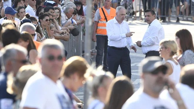 Župan Splita Andro Krstulović Opara prihaja na mašo za Oliverja Dragojevića. FOTO: Ante Čizmić/CROPIX