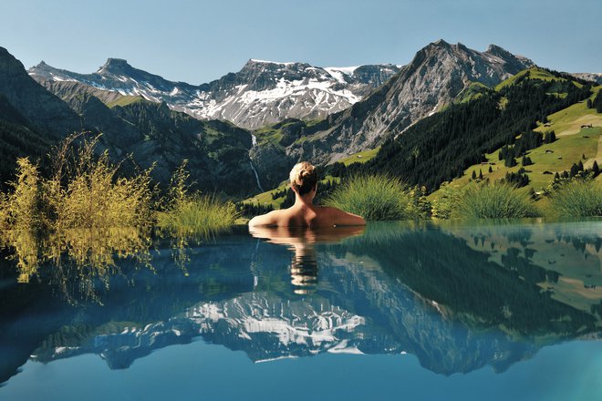 Za ljubitelje razgleda na švicarske vršace – iz bazena hotela Cambrian v Adelbodnu.