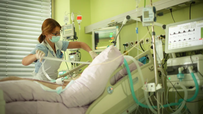 Fotografija: Zapomnite si, vrhunska medicina in korupcija nikoli ne gresta z roko v roki. FOTO: Jure Eržen