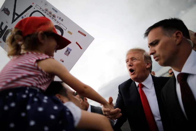 &raquo;Rusko skrivno sodelovanje s Trumpovo kampanjo, eno najuspešnejših v zgodovini, je popolna prevara,&laquo; je Donald Trump včeraj znova v tretji osebi vpil o svoji nedolžnosti. FOTO: Reuters