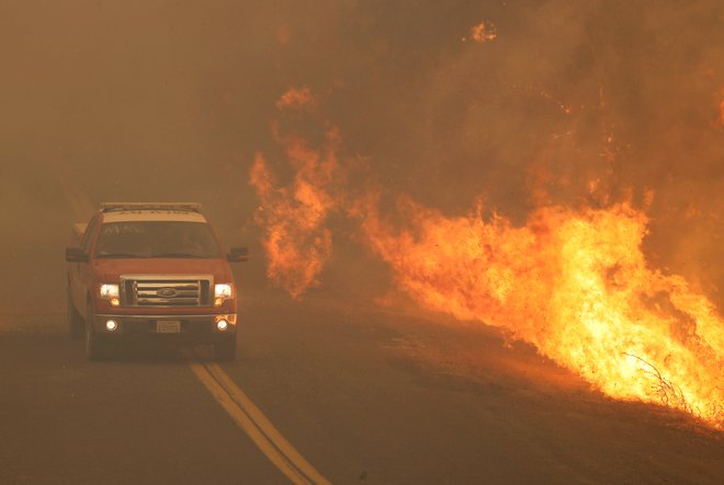 Na severu Kalifornije, kjer gasilcem pomaga tudi nacionalna garda, so pogrešali 60 ljudi, vendar so jih do večera našli.<br />
FOTO: Reuters