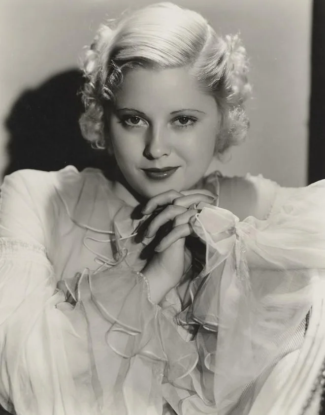 Mary Carlisle, ki je nastopila v več kot 50 filmih, je umrla v domu za ostarele Motion Picture Television Funda v Woodland Hillsu nedaleč od Los Angelesa in Hollywooda. FOTO: IMDB