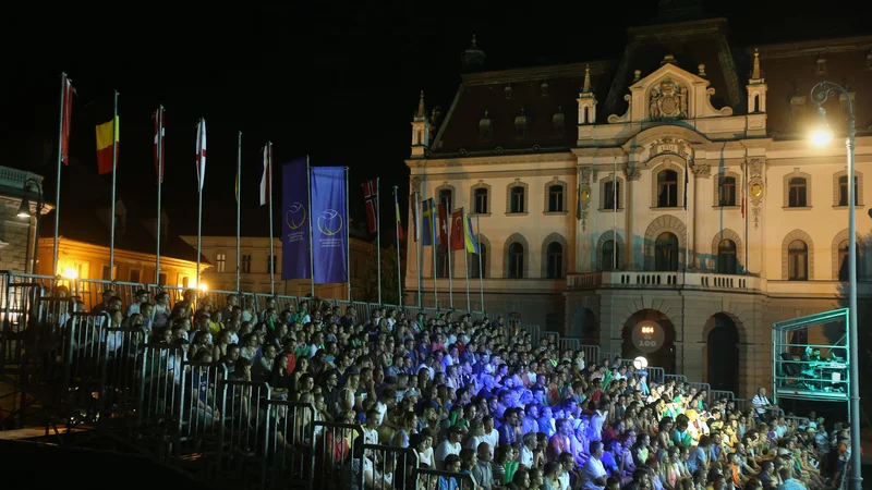 Fotografija: Tribune na Kongresnem trgu bodo sprejele 2500 ljudi. Foto Jure Eržen/Delo