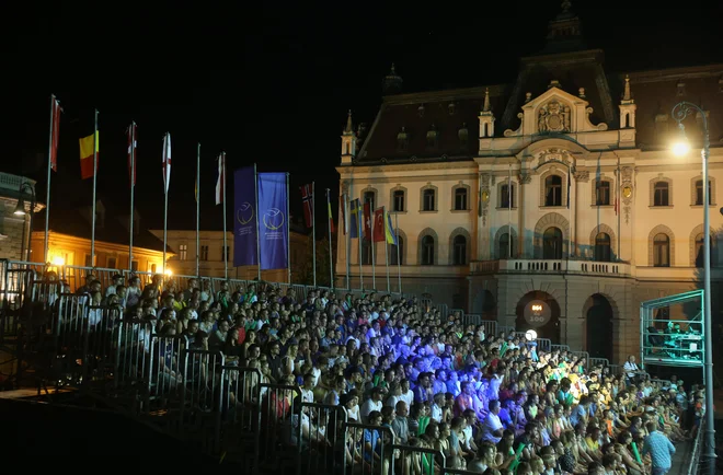 Tribune na Kongresnem trgu bodo sprejele 2500 ljudi. Foto Jure Eržen/Delo