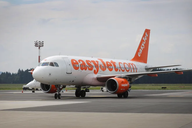 Easyjet je v preteklosti povezoval Ljubljano s Parizom in Milanom. FOTO: Leon Vidic/Delo