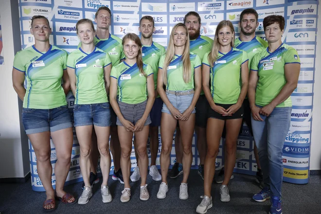 Deseterica za EP: Veronika Domjan, Tina Šutej, Luka Janežič, Maruša Mišmaš, Žan Rudolf, Neja Filipič, Blaž Zupančič, Anita Horvat, Nejc Pleško in Martina Ratej. FOTO Uroš Hočevar/Delo