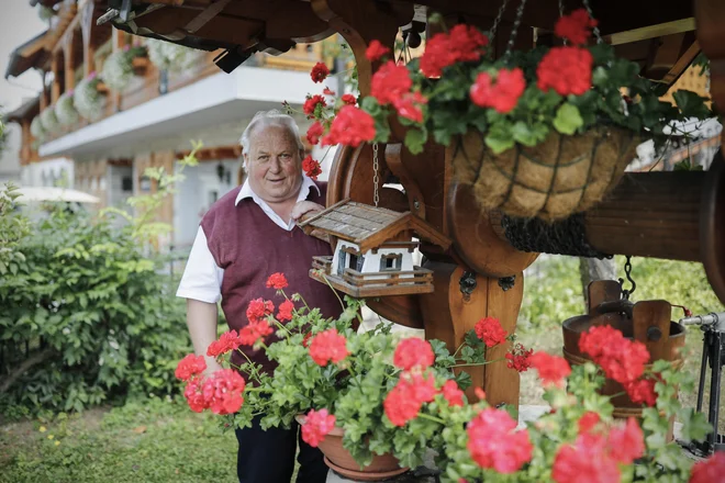 &raquo;Jaz sem peta generacija gos&shy;podarjev na tej domačiji. Tu sem se rodil in ostal,&laquo; pripoveduje gospodar Marjan Vidic, Ledrarjev z Mlinega.<br />
<br />
<em>FOTO</em> Uroš Hočevar
