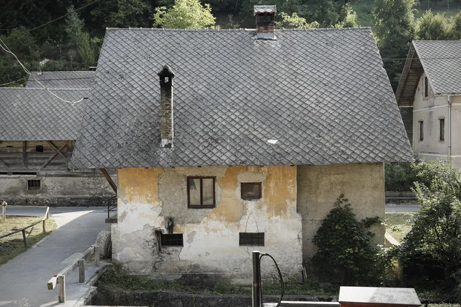 Še v prejšnjem stoletju je na Mlinem ob Jezernici drdralo pet mlinov, danes v stari podobi le eden spominja na čase, ko so se pri njih ustavljali furmani.<br />
<br />
<em>FOTO</em> Uroš Hočevar