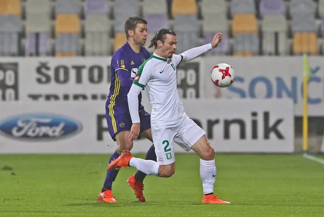 Denis Klinar je še del minule sezone nosil Olimpijin dres, zdaj bo vijoličnega. Foto Tadej Regent/Delo