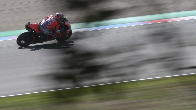 Fotografija: Andrea Dovizioso si je prvič v sezoni priboril najboljše štartno mesto. FOTO: Michal Cizek/AFP