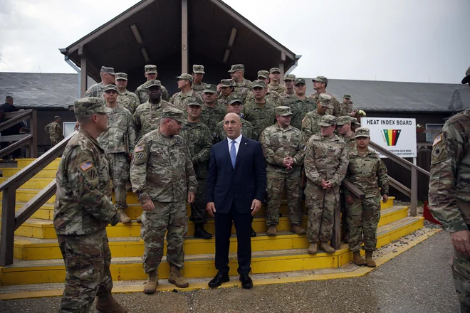 Kosovski premier Haradinaj je pred dnevi obiskal sedež Kforja. FOTO: Visar Kryeziu/Ap