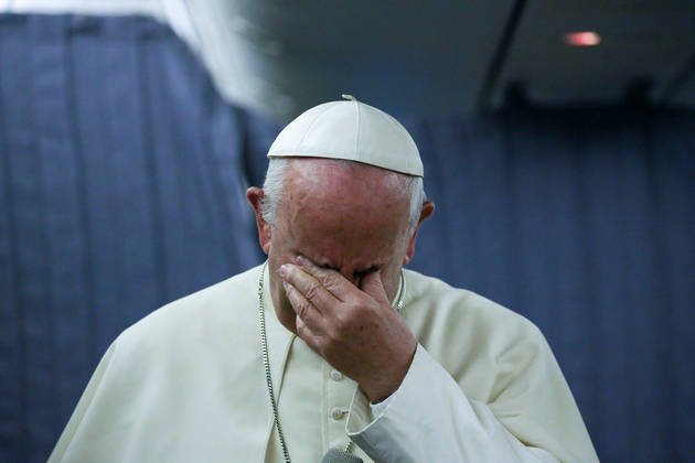 Pričakuje se, da se bo Vatikan omehčal in priznal čudeže. FOTO: Reuters