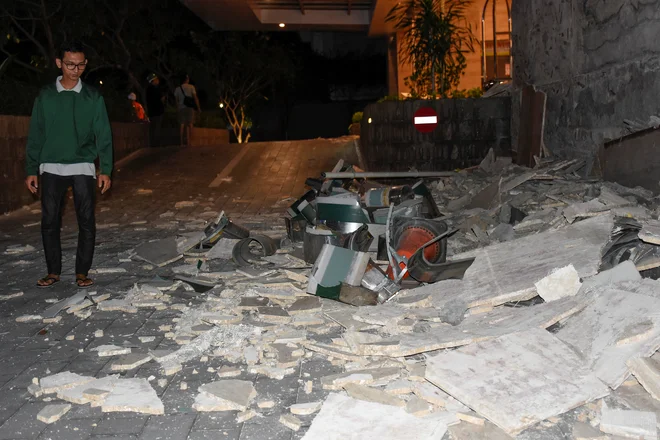 Uničenih je več tisoč stavb. FOTO: Antara