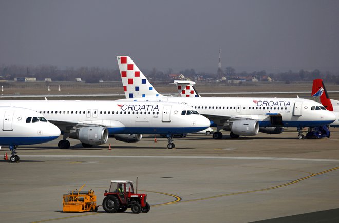 Neuradno hrvaškemu letalskemu prevozniku Croatia Airlines grozi stečaj, če bo stavka trajala pet ali šest dni. FOTO: Antonio Bronic/Reuters