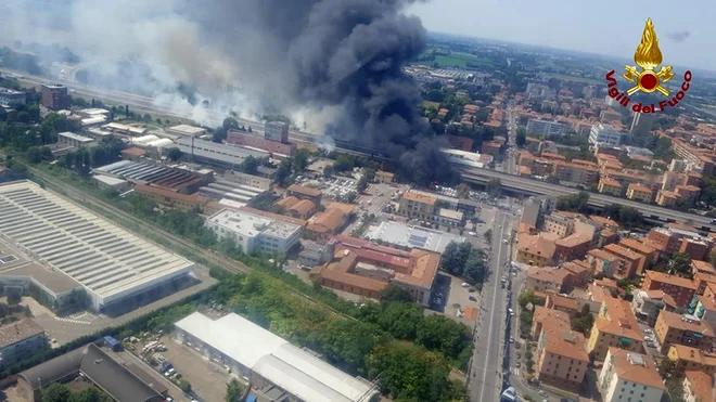 Zračni posnetki požara, ki so ga posneli italijanski gasilci. FOTO: AP