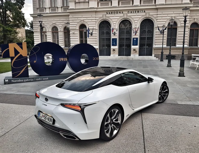 Lexus LC je žlahtno nadaljevanje drzne in hkrati dobro premišljene filozofije družine Tojoda. FOTO: Andrej Brglez