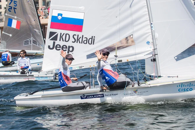 Tina Mrak in Veronika Macarol na svetovnem prvenstvu v jadranju v Aarhusu.