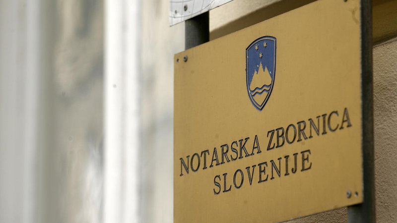 Fotografija: Vse stranke zaprte notarske pisarne se lahko za pojasnila o njihovih zadevah obrnejo na Notarsko zbornico Slovenije. FOTO: Mavric Pivk