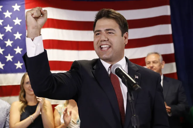 Republikanec Troy Balderson je v Ohiu zbral 50,2 odstotka glasov, demokrat Danny O&#39;Connor<strong> </strong>(na sliki) pa 49,3 odstotka. FOTO: AP